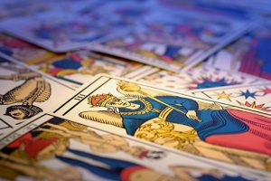 Как выбрать свою колоду карт Таро